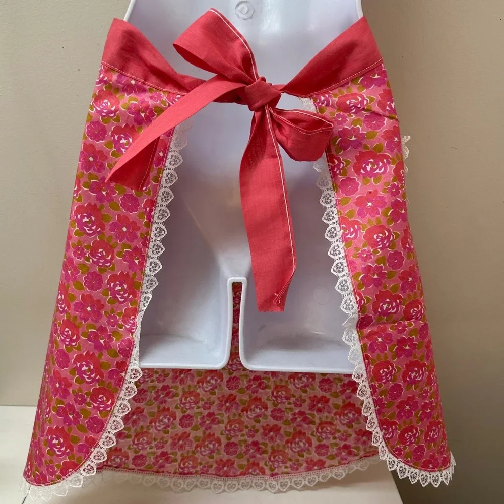 Vintage Pink Floral Cotton Half Apron Lace Trim Pocket RN 25465 NWT Retro 60s